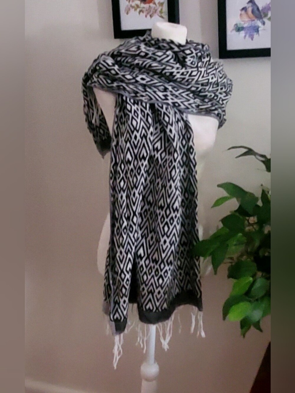 Divided H&M Black and White Geometric Knit Scarf